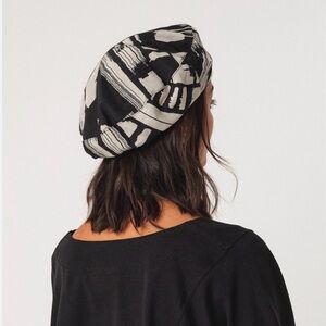 SKFK Beret Txapel Big Brush Stroke Pattern One Size